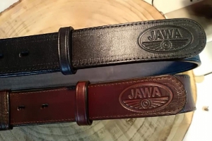 05 Pásek - licenční logo JAWA
